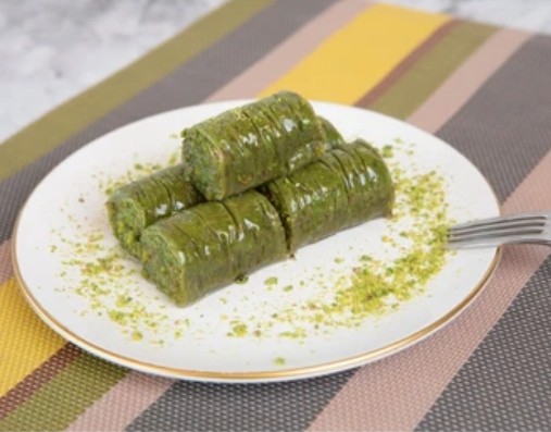 Hafif ve Lezzetli 1000 Gr Fıstık Sarma pasta